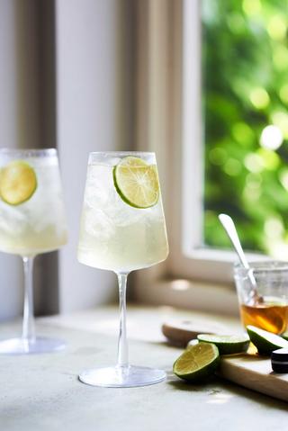How to Make Sparkling Four Seasons & Lime Iced Tea